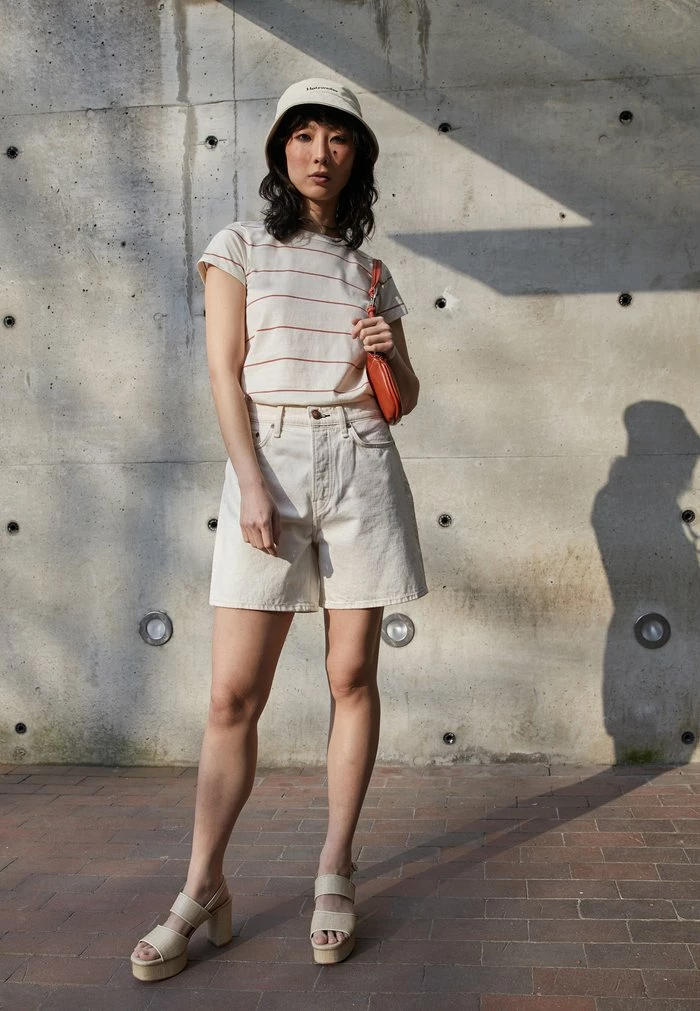 MAYA - Denim shorts - ecru Rag & Bone MAYA - Denim Shorts - Ecru -rag & bone Shop 02d04bfe4509479ab8a7fd4ea0a0e5ca