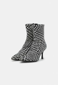 Rag & Bone BREA BOOT - Classic Ankle Boots - Black/white -rag & bone Shop 0bcd9e1a7948472c958d83bf6887b3ae