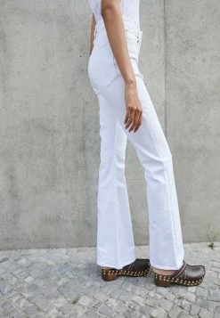 Rag & Bone CASEY HIGH RISE FLARE - Relaxed Fit Jeans - Optic White -rag & bone Shop 14b96821db274896ae0bfa7222838449