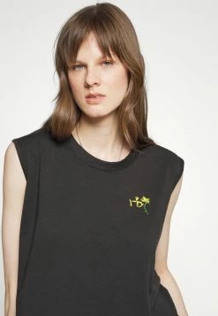 Rag & Bone FLORAL CROPPED MUSCLE - Print T-shirt - Black -rag & bone Shop 1c0f854a7c1e4cadb34b9e0c9ca08a8a