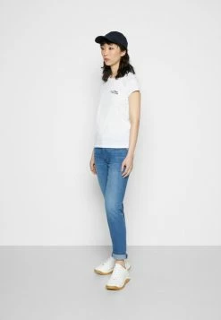 Rag & Bone GOOD THINGS ARE COMING TEE LABEL - Print T-shirt - White -rag & bone Shop 3c045037f34a46208bf2fd5f70c2077b