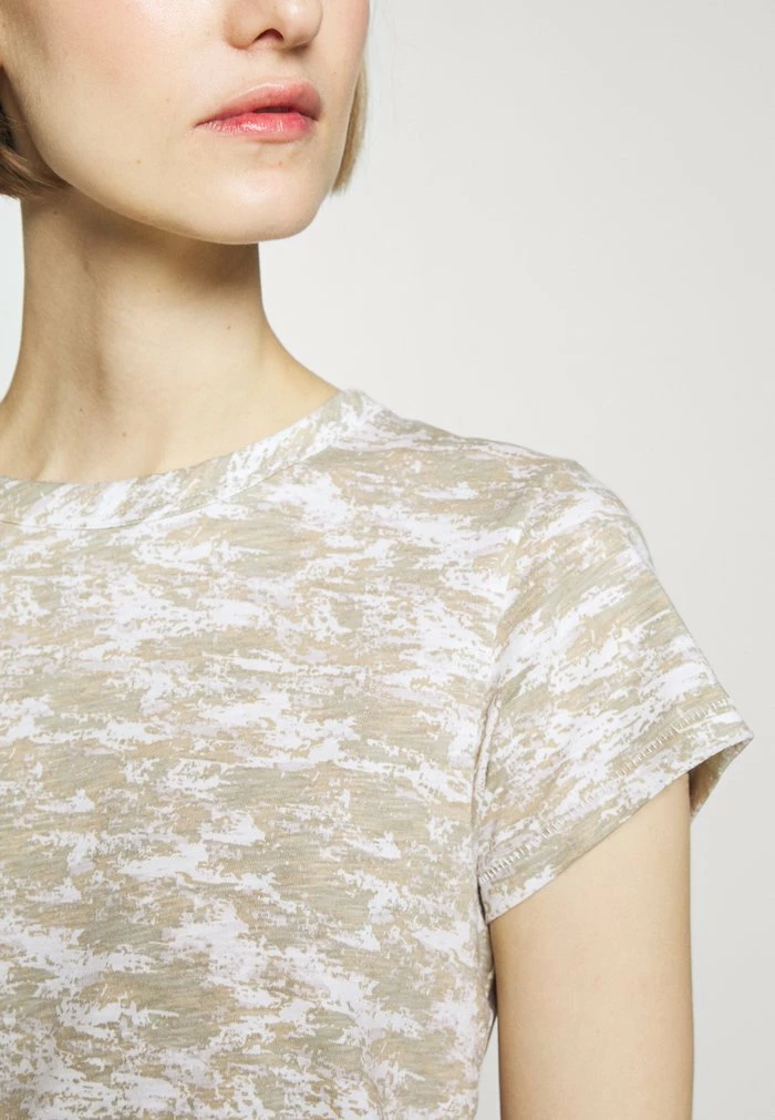 ALL OVER CAMO TEE - Print T-shirt - ivorymult Rag & Bone ALL OVER CAMO TEE - Print T-shirt - Ivorymult -rag & bone Shop 42c07e566995432d9a3230bd4dad17f5