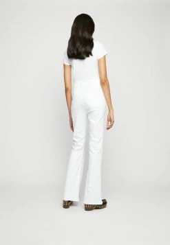 Rag & Bone CASEY HIGH RISE FLARE - Relaxed Fit Jeans - Optic White -rag & bone Shop 6bafe7d7b9d44f3abed6f9c98a2044b8