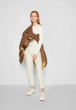 Rag & Bone NINA HIGH-RISE ANKLE CIGARETTE - Slim Fit Jeans - Ecru -rag & bone Shop 74f93f681d714385af0991cb3993668e