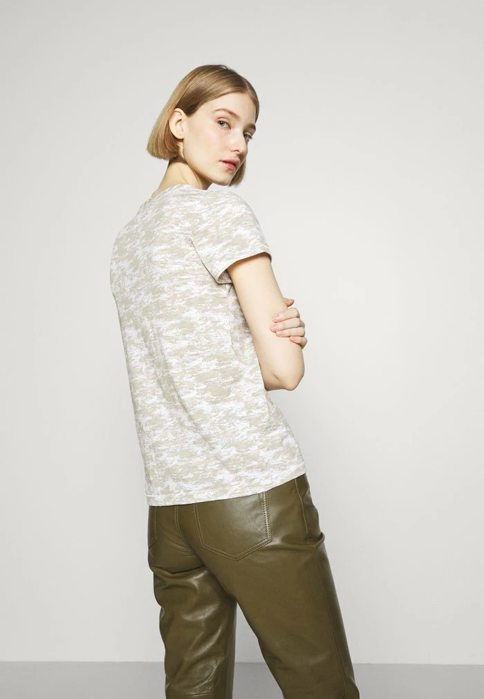 ALL OVER CAMO TEE - Print T-shirt - ivorymult Rag & Bone ALL OVER CAMO TEE - Print T-shirt - Ivorymult -rag & bone Shop 839e10a1215d4b878fe05f684dd05cb0