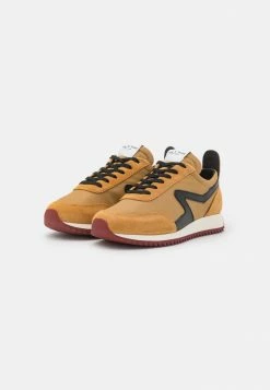 Rag & Bone RETRO RUNNER - Trainers - Mustard -rag & bone Shop 8f9682e48fe64729951369aebe994fc8
