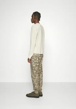 Rag & Bone PHOTO REEL ARAN QUILTED - Tracksuit Bottoms - Army -rag & bone Shop adfc3c1553534e29aaa07d494e90bad0