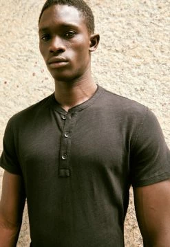 Rag & Bone STANDARD HENLEY - Basic T-shirt - Black -rag & bone Shop b1c709118a5a40b18b78666153a2db39