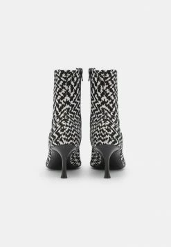 Rag & Bone BREA BOOT - Classic Ankle Boots - Black/white -rag & bone Shop bae27417db854e4a9da95186f25db736