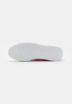 Rag & Bone RETRO RUNNER - Trainers - White/pink -rag & bone Shop bc91f865be2543358a6330f54ac80810