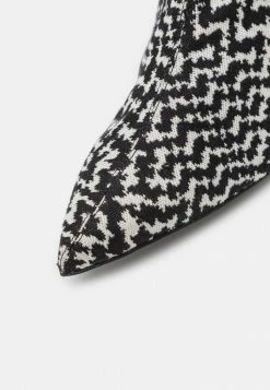 Rag & Bone BREA BOOT - Classic Ankle Boots - Black/white -rag & bone Shop bcb7ad724c2c4859a70465b03724fbca