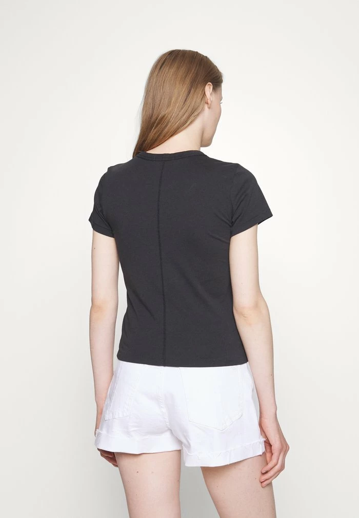 LOGO BABY TEE - Print T-shirt - black Rag & Bone LOGO BABY TEE - Print T-shirt - Black -rag & bone Shop cd5668f6f5bd4c0189cb18b31fb300e3