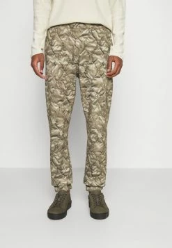 Rag & Bone PHOTO REEL ARAN QUILTED - Tracksuit Bottoms - Army -rag & bone Shop d6778add7e6b42b9a199d05065d72fd8