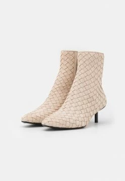 Rag & Bone RIO BOOT MID - Classic Ankle Boots - Beige -rag & bone Shop d9663290c09d46468eb755ba946733b9