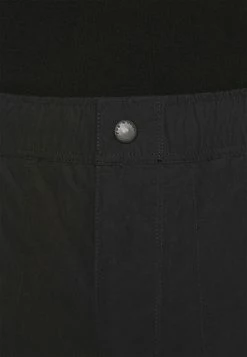 Rag & Bone FLYNT PANT IN TECH - Trousers - Black -rag & bone Shop daa3b6c57fa74a1a83891ae1e77358c5